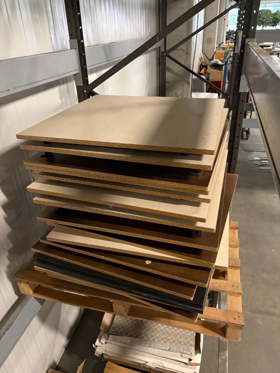 Image 1 of Tableros de mesa de madera de 75x75 cm con estructura metálica (20 unidades)