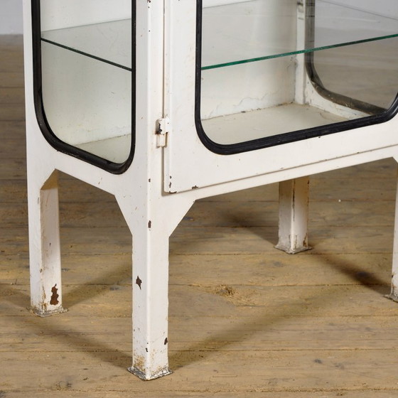Image 1 of Vintage medische kast van ijzer en glas, jaren 70