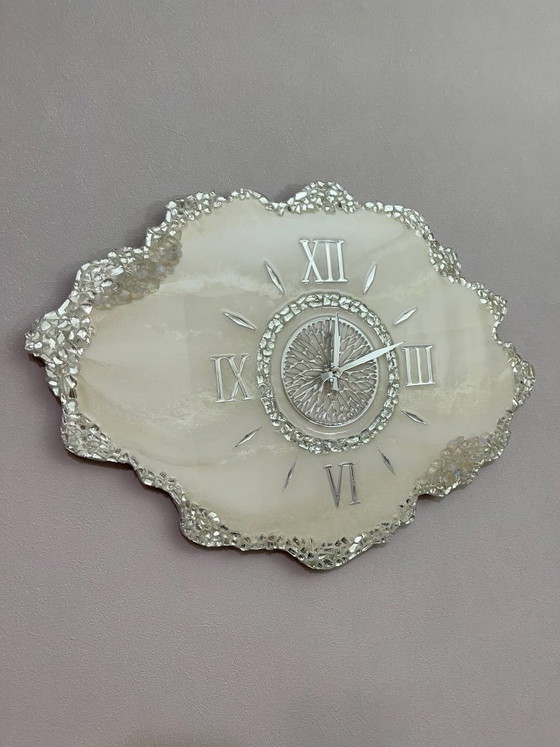 Image 1 of Horloge murale artisanale en résine époxy