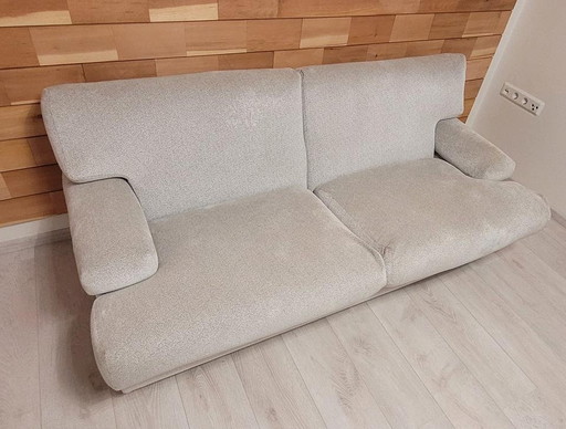 Sofá Cassina Modelo 928 “Donegal” – Vico Magistretti – Dos plazas – excelente estado – 2 zitsbanken, Textile (photo 2 of 5)