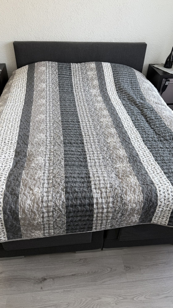 Image 1 of een zo goed als nieuw elektronisch verstelbaar bed