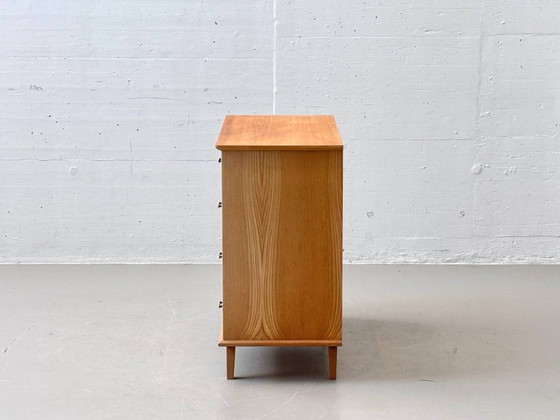 Image 1 of Commode van essenhout uit het midden van de vorige eeuw, jaren 60.