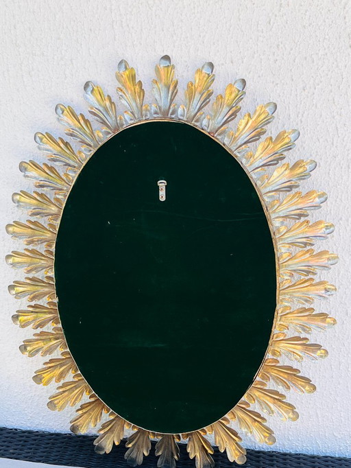 Miroir ovale décor feuilles en métal doré