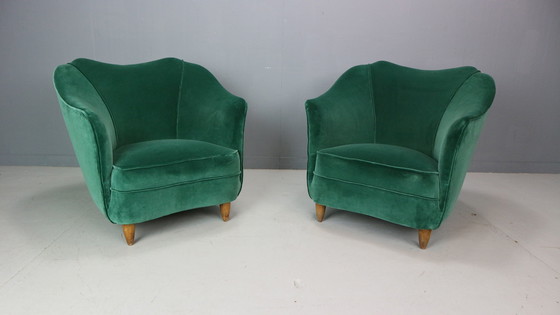 Image 1 of Pair of velvet armchairs in the style of Gio Ponti, Italy 1940s