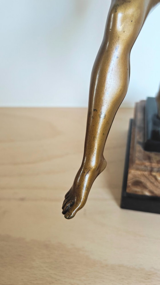 Figura de bronce Art Déco. Ninfa o bailarina desnuda. – Esculturas, Bronze, Marble (photo 7 of 8)