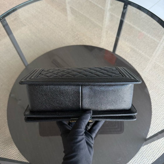 Image 1 of Chanel Boy Old Medium - Caivar gewatteerd generfd kalfsleer, zwart ruthenium, gouden hardware, serie 19