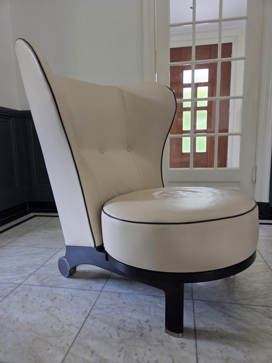 Giorgetti Rea Bergère Fauteuils + Eos Trolley – Chi Wing Lo – Sillones, Leather, Metal (photo 3 of 8)
