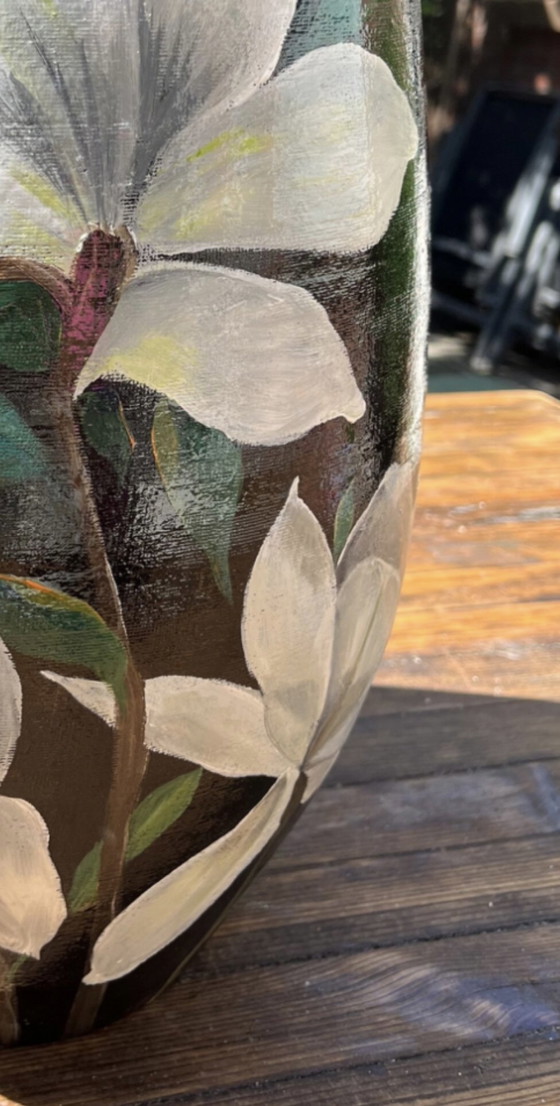 Image 1 of Handbemalte Vase 'Magpies'.