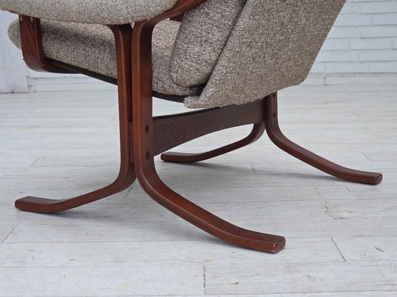 Image 1 of Fauteuil uit de jaren 70, Noors design, stof van een wollen mix, gebogen hout.
