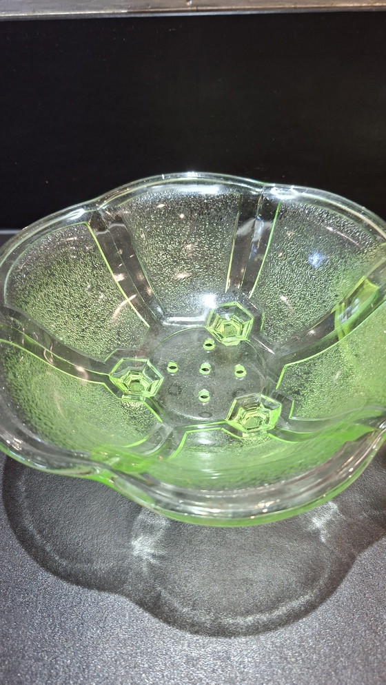 Image 1 of Fruitesse of uranium glass