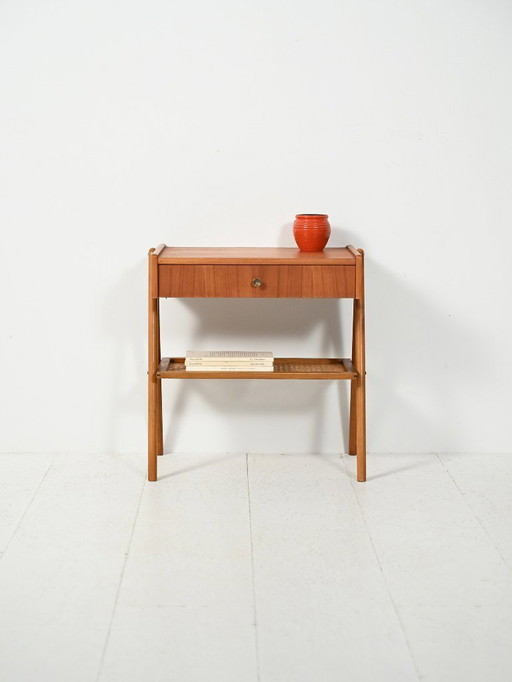 Comodino vintage scandinavo in teak con canna di Vienna