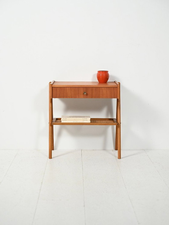 Image 1 of Comodino vintage scandinavo in teak con canna di Vienna