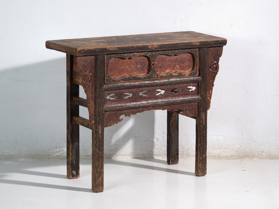 Antiker Konsolentisch mit mehrschichtiger Patina – China, ca. 1930 (photo 8 of 40)