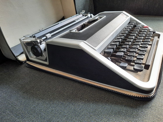 Image 1 of Olivetti Lettera DL