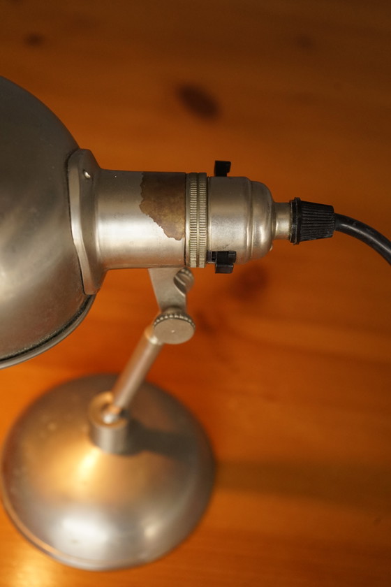Image 1 of Vintage verstelbare industriële bureaulamp. 1930s