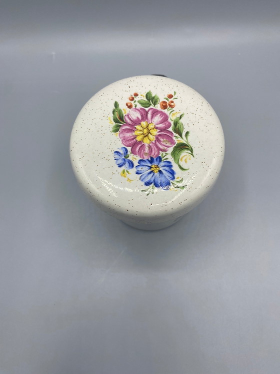 Tasse à thé en céramique avec filtre et couvercle - Motif floral peint à la main – Vaisselle, Metal, Ceramic (photo 4 of 5)