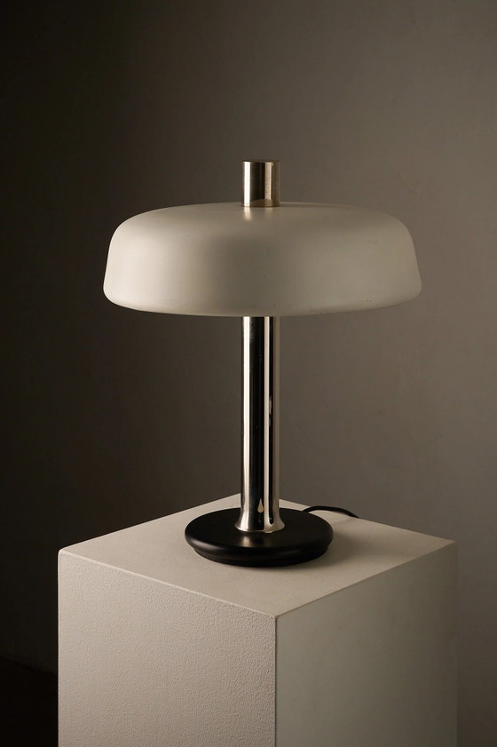 Lámpara de mesa Space Age tipo hongo con tallo cromado, Lámparas de mesa, Metal, Cromo, Blanco (foto 5 de 9)