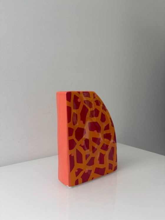 Striking Ceramic Vase – Orange/Pink – Graphic Pattern (photo 4 of 9)