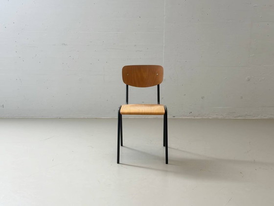 Image 1 of 6 stapelbare studiostoelen met zwart gelakt stalen frame, jaren 90