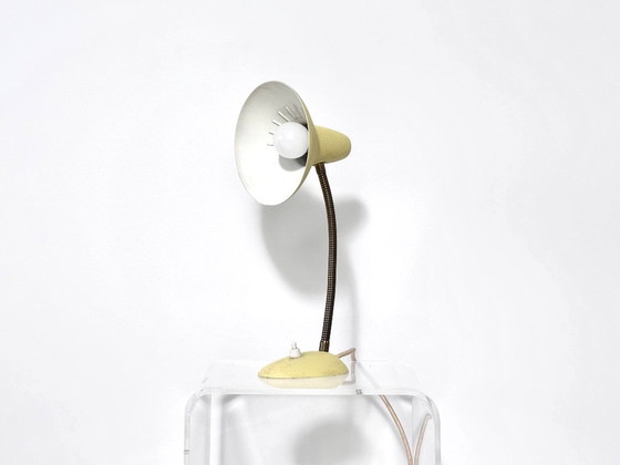 Lampada da tavolo vintage, Giallo pastello, anni '60, Lampade da tavolo, Metallo (foto 8 di 11)