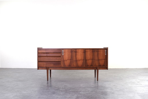 Mid Century Sideboard aus polnischem Nussbaumholz von Bytomskie Fabryki Mebli, 1960er Jahre.