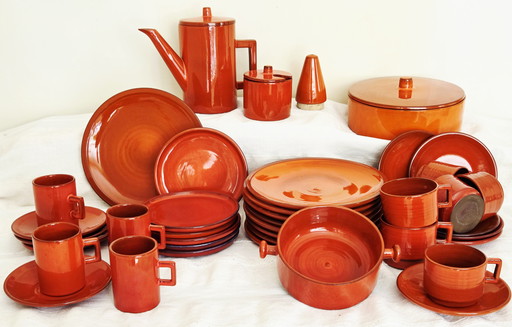 Unique Hofra dinnerware sleek design