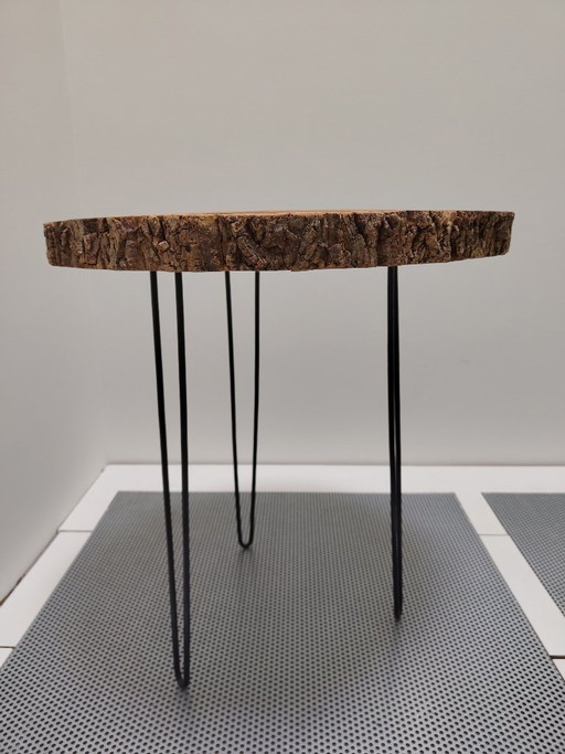 Mesa auxiliar única de hierro y rodaja de árbol – Estilo Pomax