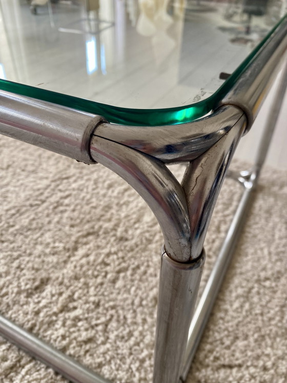 Image 1 of Table basse en métal chromé et verre 