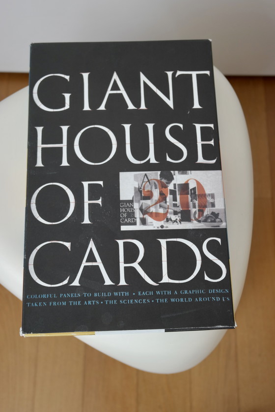 Image 1 of Eames, reusachtig kaartenhuis, ontworpen door Ray & Charles in 1952