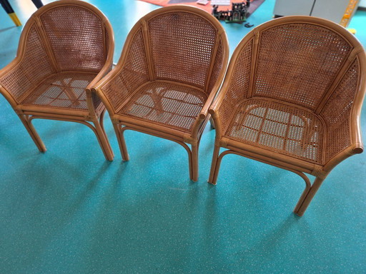 3 chaises brutes