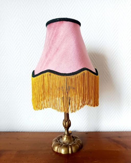 Jugendstillampe mit fransigem Lampenschirm im Couture-Stil