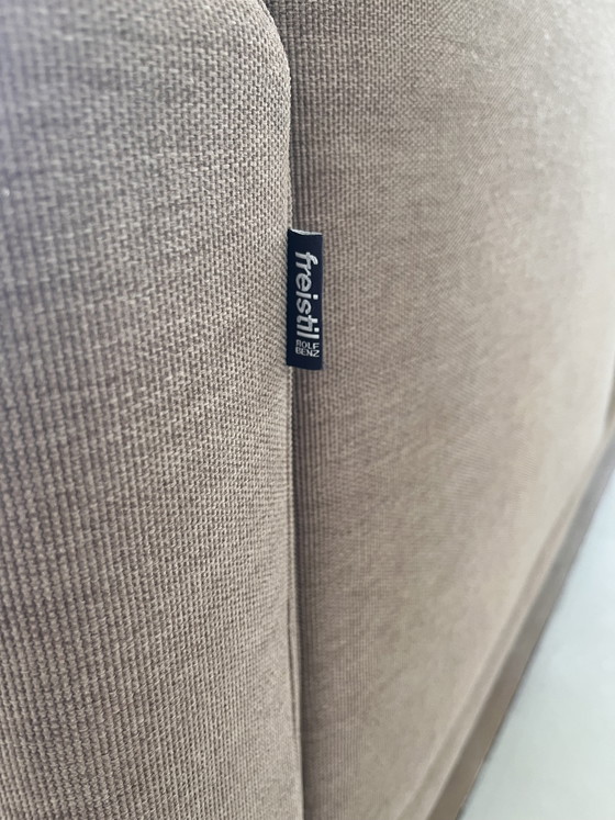 Image 1 of Sillón de tela marrón