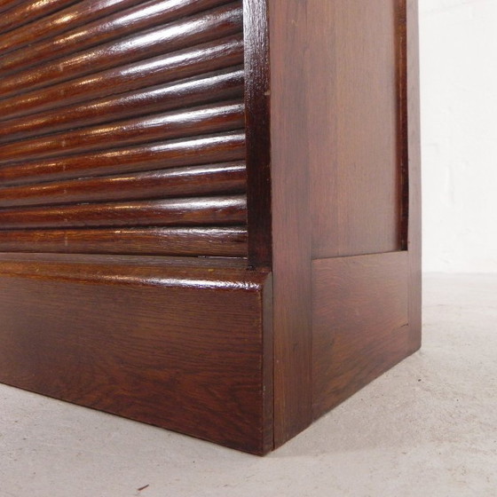Image 1 of Armadio in rovere con serranda avvolgibile a 2 ante, alto 150 cm, anni '30.
