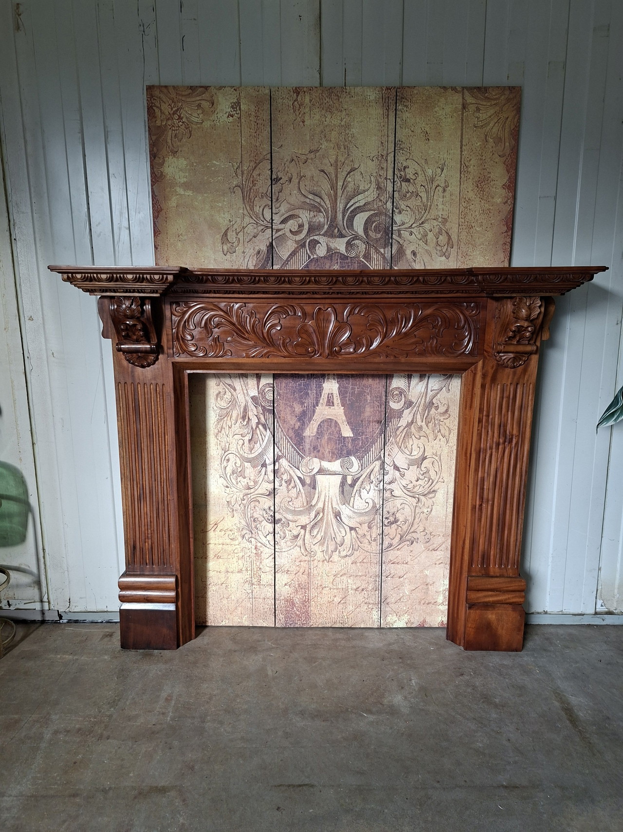 Klassieke gesneden haardombouw afm. 158x32cm en 126cm hoog.
Afmetingen binnenzijde 87,5cm breed en 94,5cm hoog