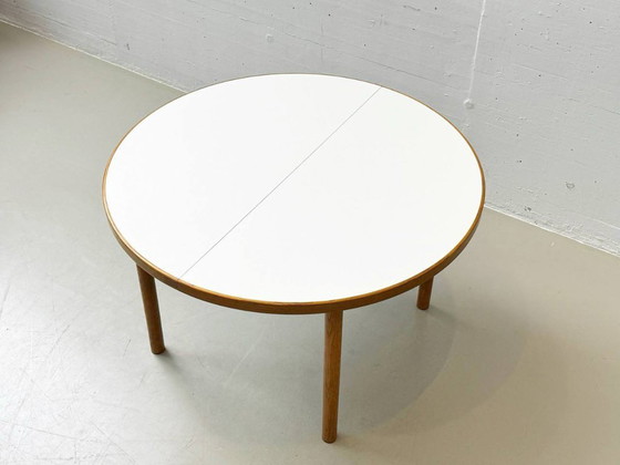 Image 1 of Skandinavischer Tisch mit weisser Laminatplatte, 1970er Jahre