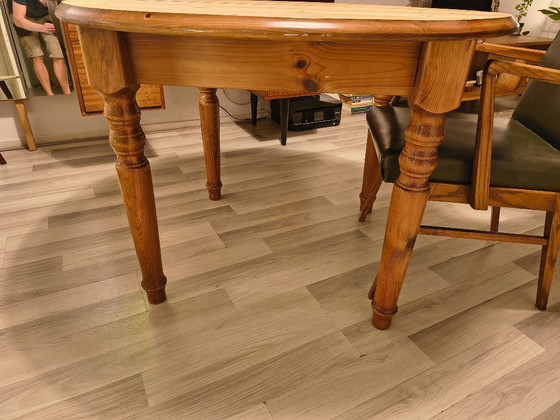 Image 1 of Extendable dining table round & oval