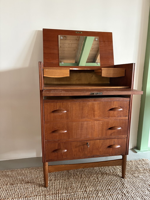 Cómoda vintage danesa de madera de teca