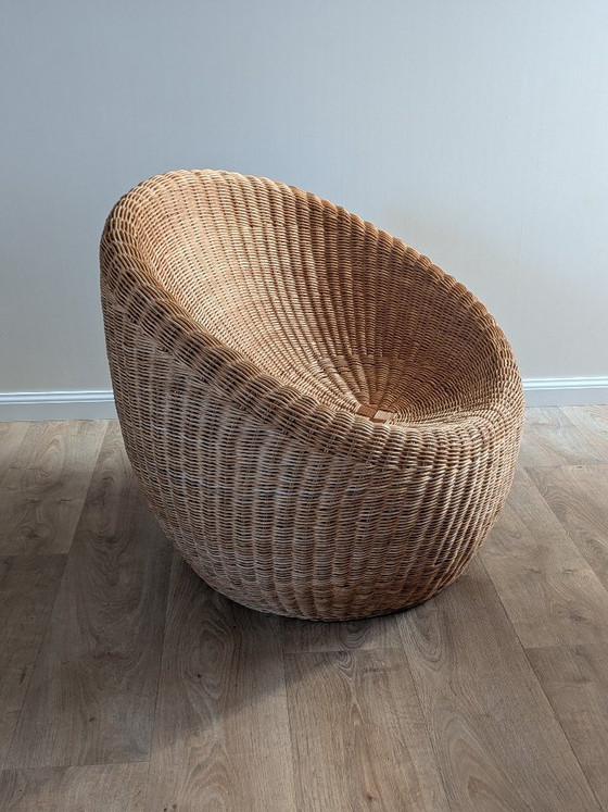 Image 1 of Fauteuil lounge « Nid d’oiseau » en rotin, style milieu du XXe siècle – Attribué à Isamu Kenmochi (années 1960)