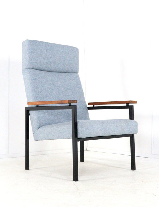 Gijs van der Sluis armchair no. 30 vintage newly upholstered