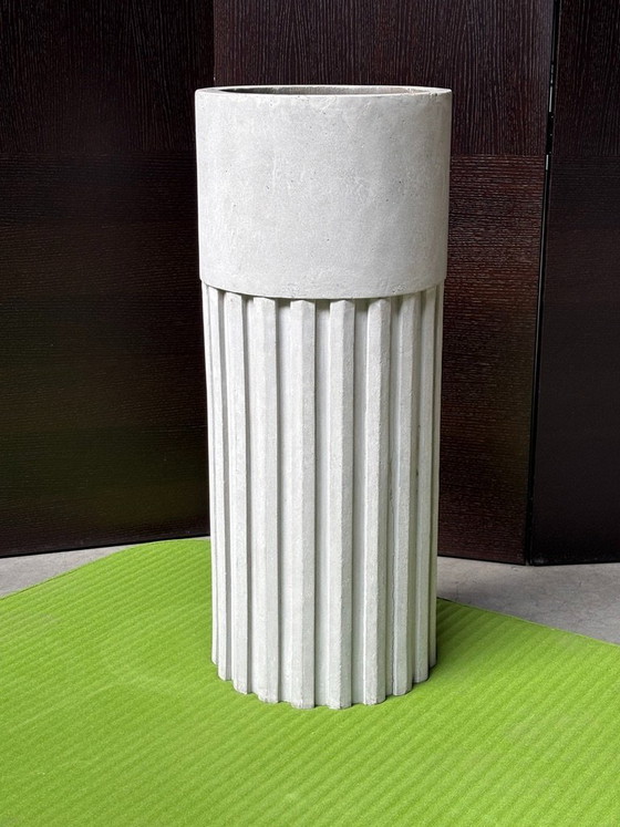 Image 1 of Jardinera de hormigón de diseño Serax de Arjaan De Feyter y Tim Vranken