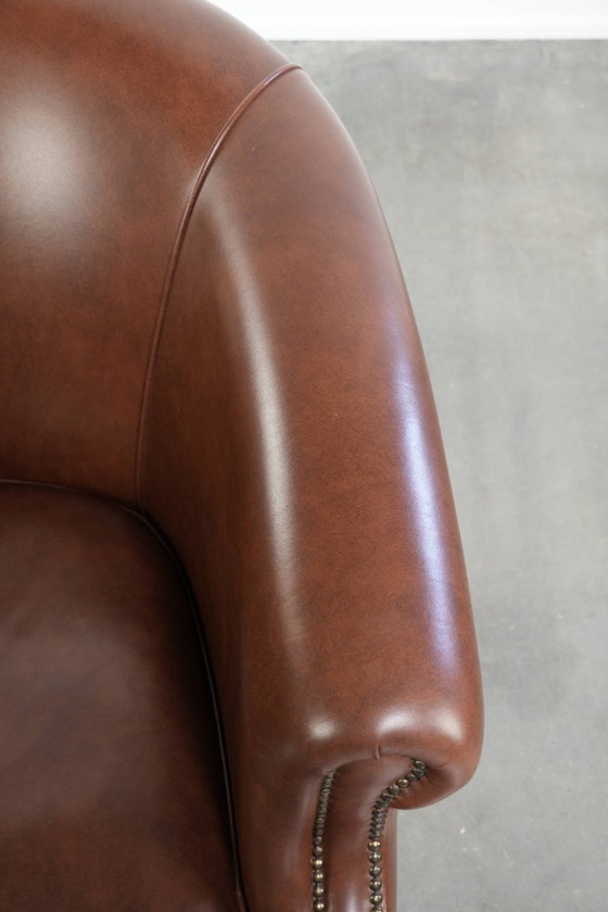 Image 1 of Comfortabele en mooie cognac kleurige rundleren clubfauteuil in Engelse stijl