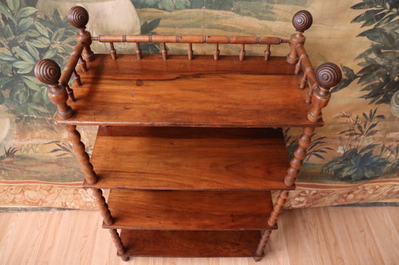 Image 1 of Altes Regal auf gedrechselten Holzbeinen