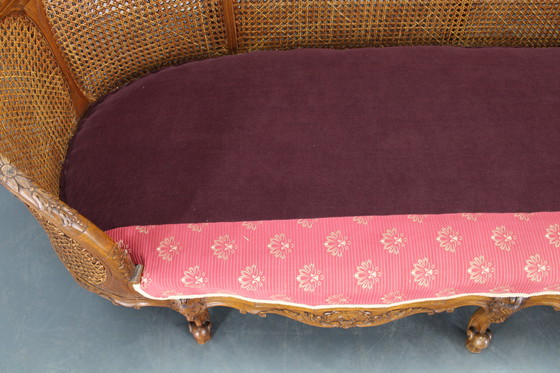 Image 1 of Antico divano intagliato con sponde a canne, Cecoslovacchia