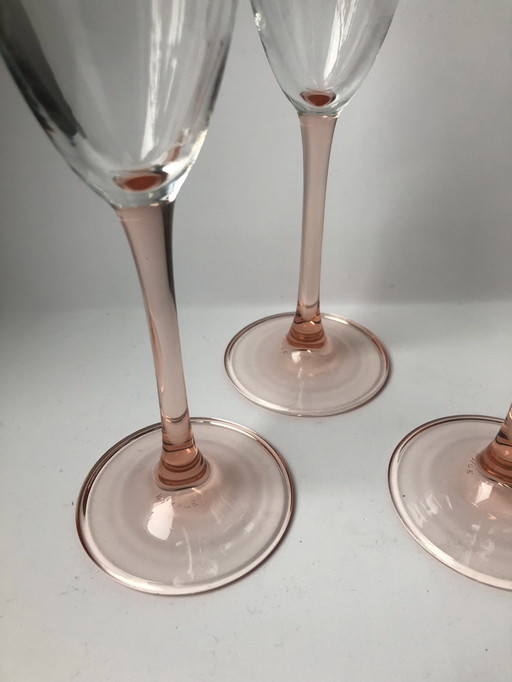 Set of 4 pink Luminarc champagne flute glasses, Model "La flûte rosée" (The pink flute)