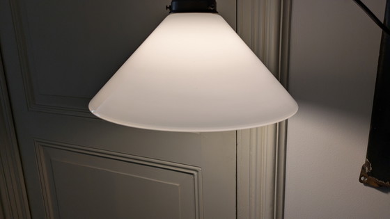 Image 1 of Deux suspensions identiques, abat-jour en verre opalin blanc, années 1920/1930