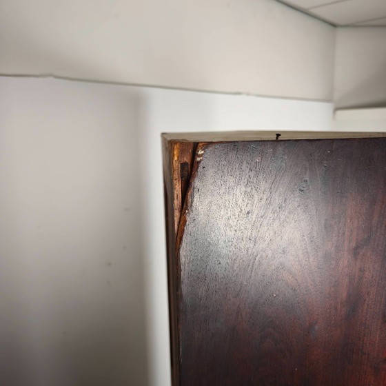 Englischer Vitrinenschrank aus dem späten 19. Jahrhundert mit Glastüren und Schubladen. – Wood (photo 11 of 15)