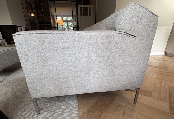 Design su divano di serie: Bloq - 3 posti + pouf – Design on Stock, Sofà, Textile (photo 4 of 10)