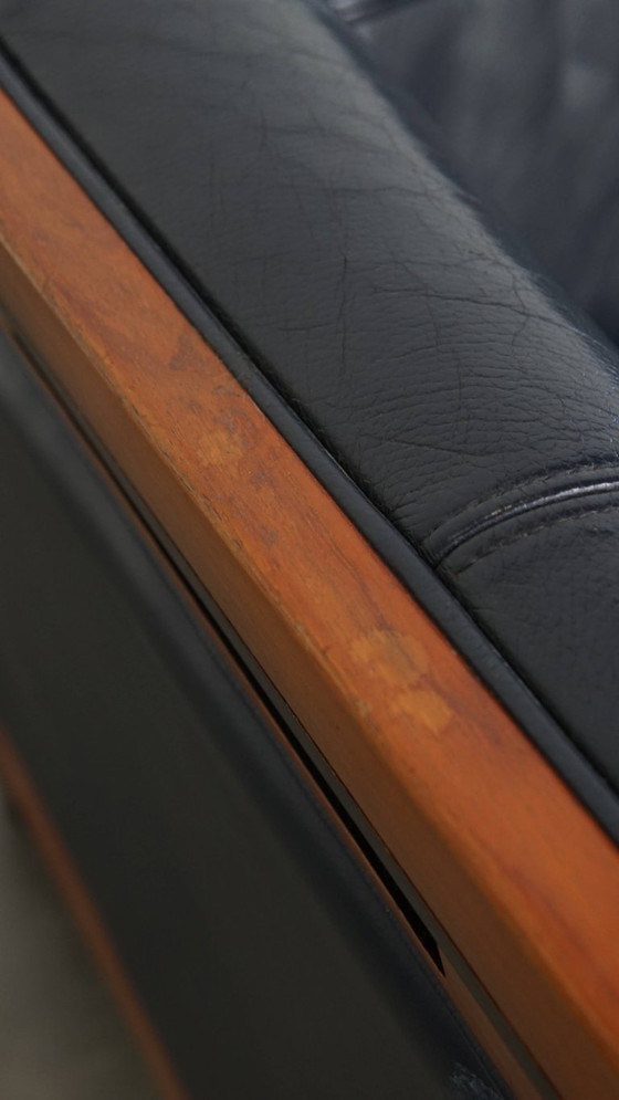 Image 1 of Divano a 2,5 posti Schuitema dal design Art Déco, con lavorazione in legno e pelle di vacchetta blu scuro