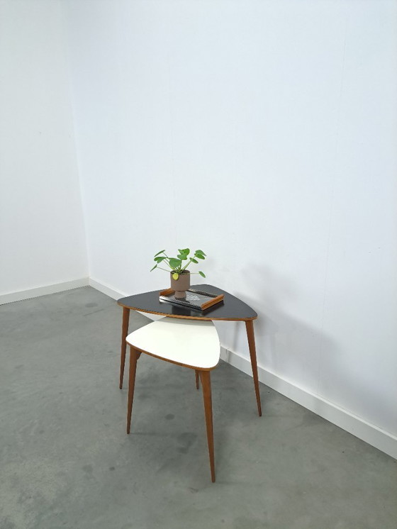 Image 1 of Set zwart wit tafel met houten poten Kaiser Köln