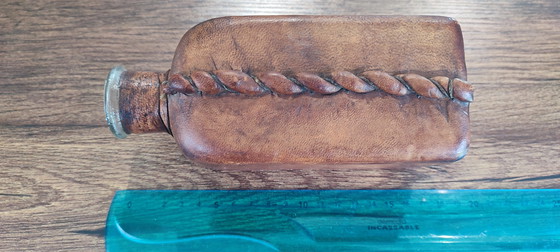 Image 1 of Antieke karaf omwikkeld met leer